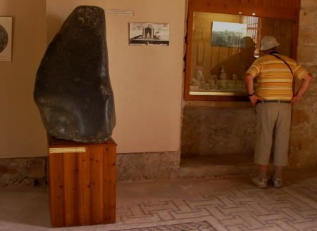 http://i116.photobucket.com/albums/o10/scosborne/Cyprusidoltourist.jpg