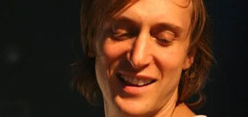 http://i116.photobucket.com/albums/o26/PortalBEP/75_bep_david_guetta.jpg