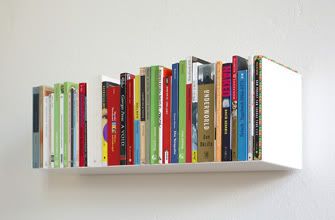 linea1 a _ taschenbuchregal  In der Gestaltung minimierte Regale aus Stahlblech. Leicht und zur�ckhaltend schweben sie vor der Wand und nehmen Taschenb�cher (linea1 a),  CDs (linea1 b) oder Aktenordner (linea1 c) auf.